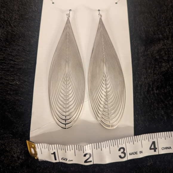 Teardrop Shape Laser Cut Silver Tone Filigree Geometric Drop Dangle Earrings - Picture 7 of 10